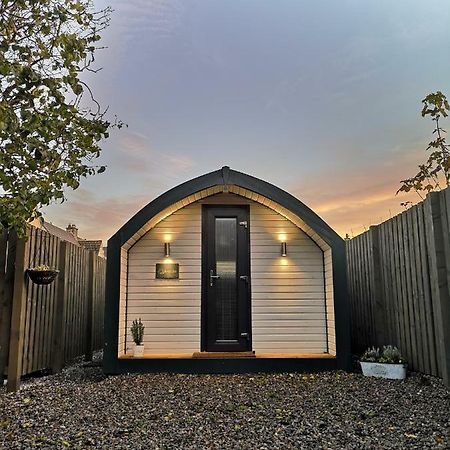Foxy'S Den Dornoch Exterior foto