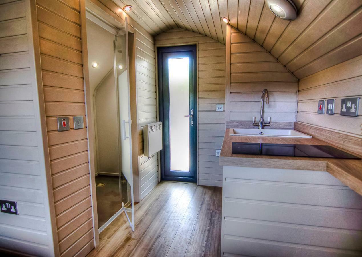 Foxy'S Den Dornoch Exterior foto