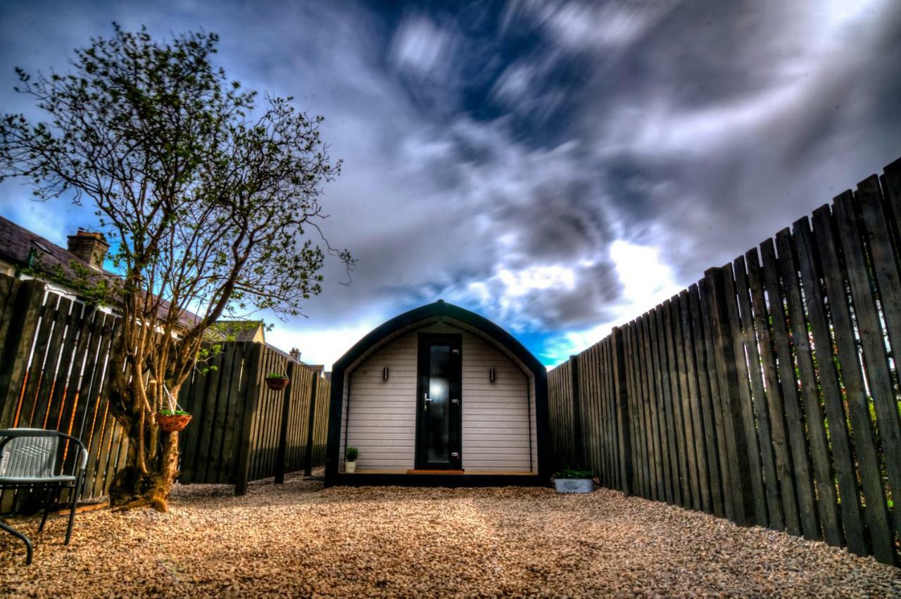 Foxy'S Den Dornoch Exterior foto