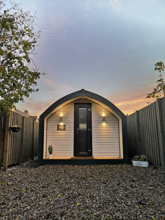 Foxy'S Den Dornoch Exterior foto